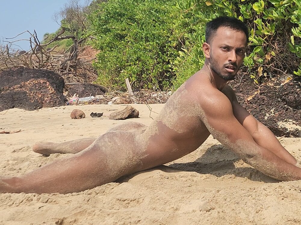HunkyAriyaan Chatroom