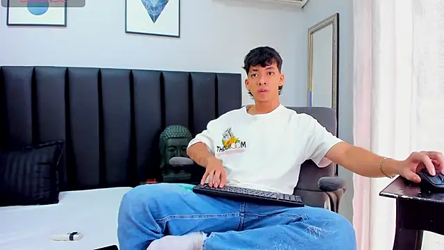 ISAAC_CRYSTON Chatroom