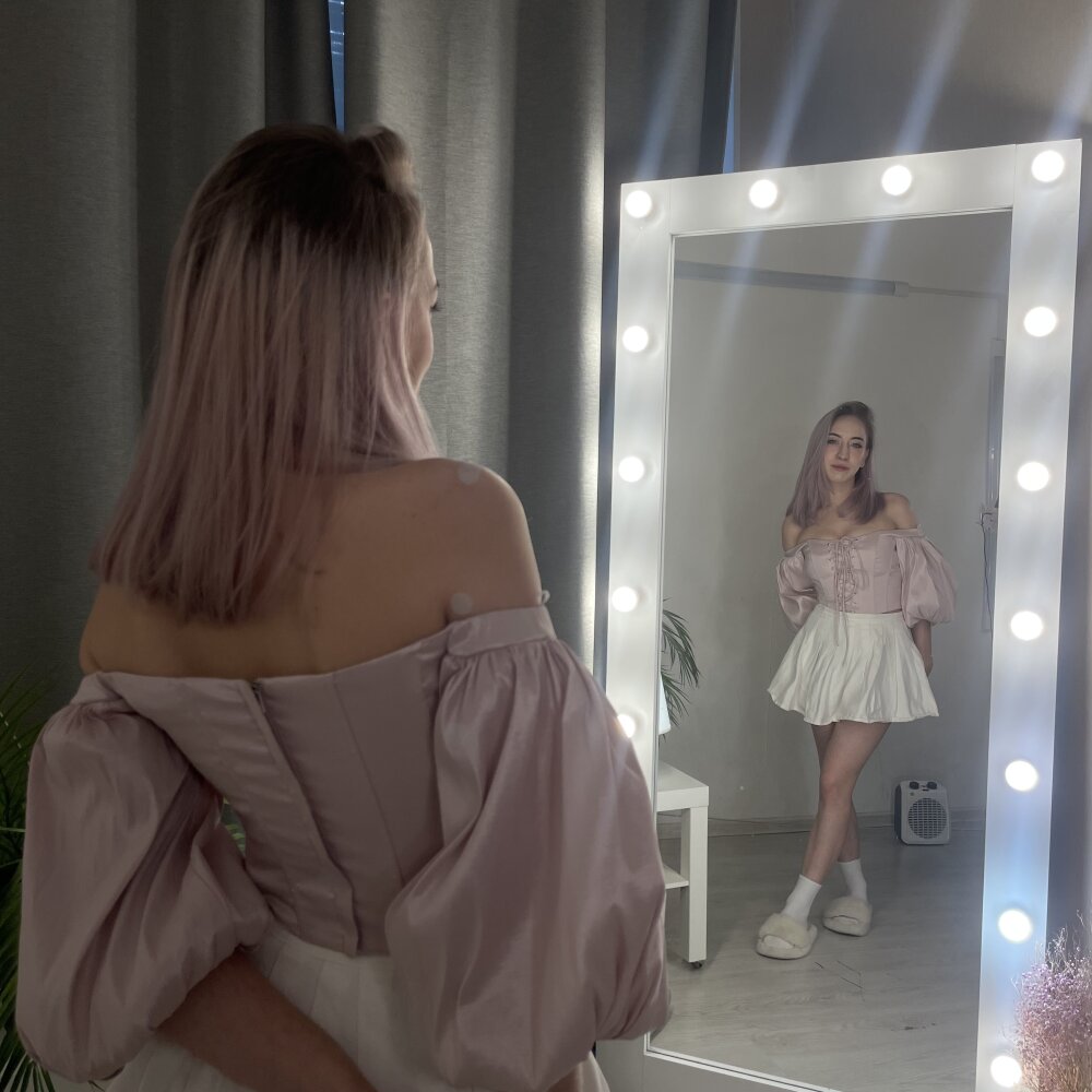 IsabelleBliz Chatroom