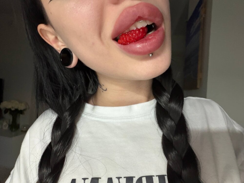 IvyAshworth Chatroom