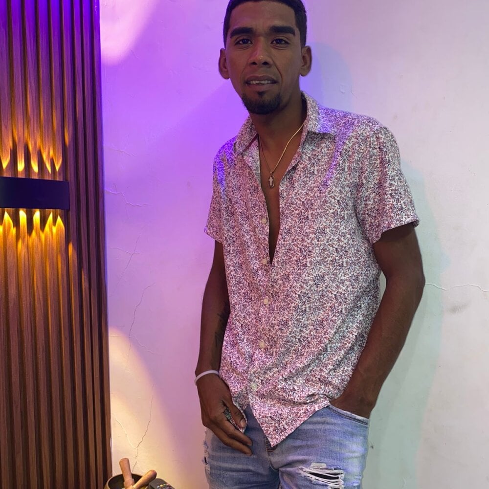 Jhon_Hot21Sexx Chatroom