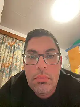 Johnny-Dicker_ Chatroom