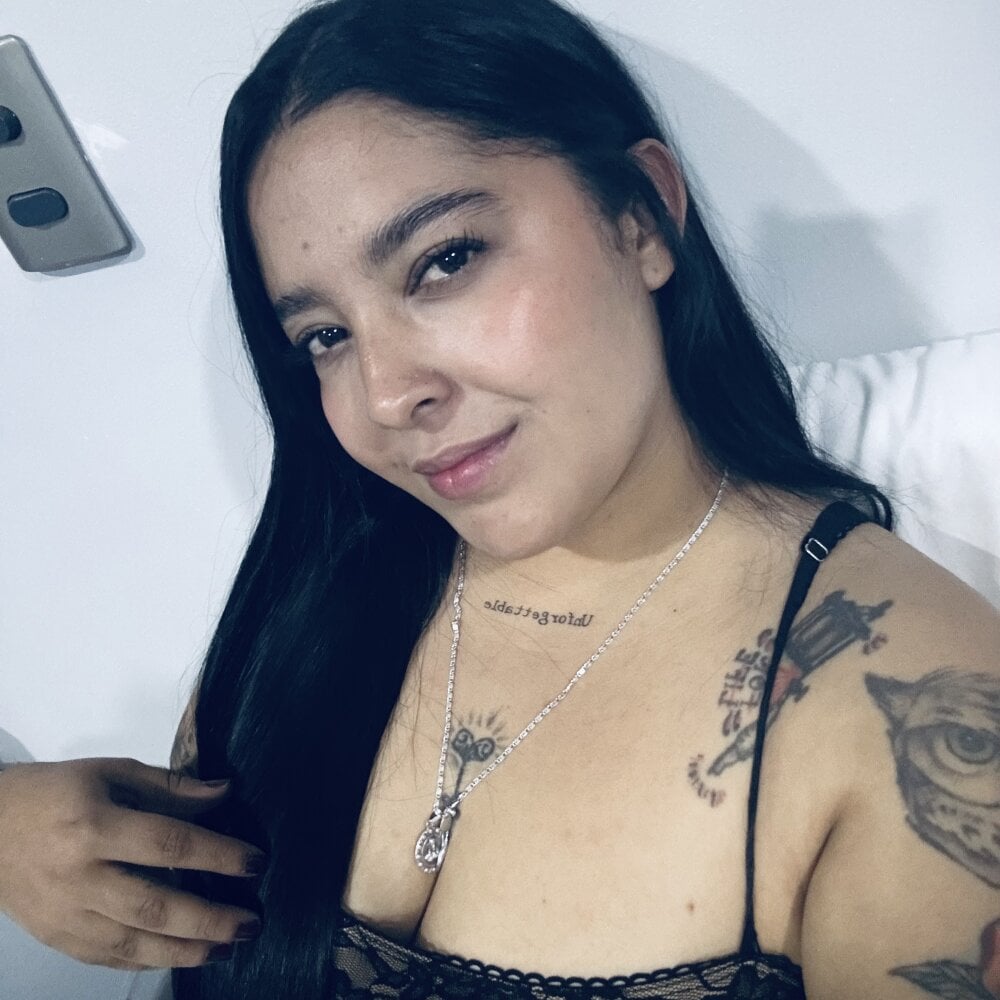 Juli-funny1 Chatroom