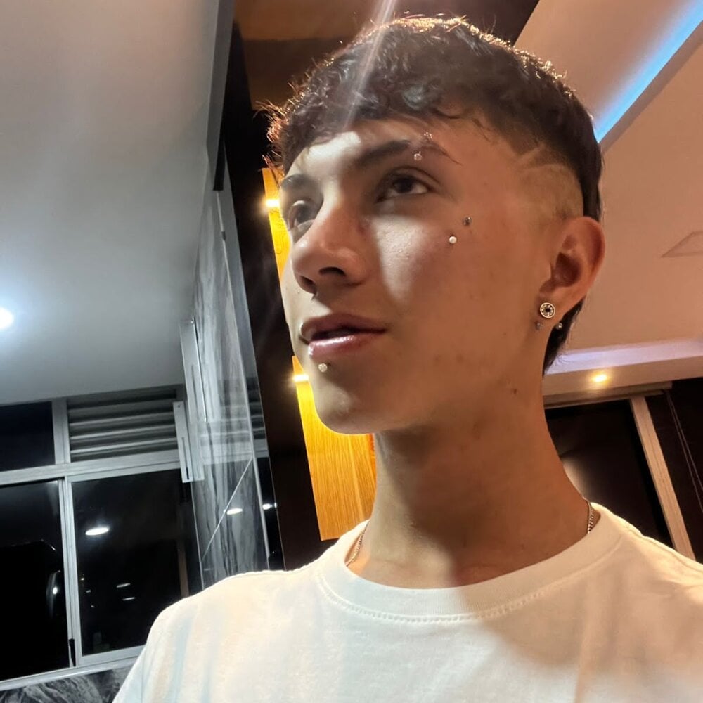 Justyn_Ross Chatroom