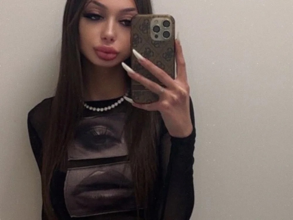 KaylaDevis Chatroom