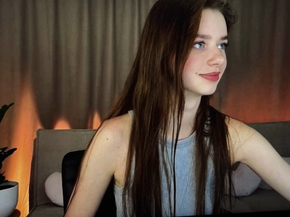 KelsiWest Chatroom