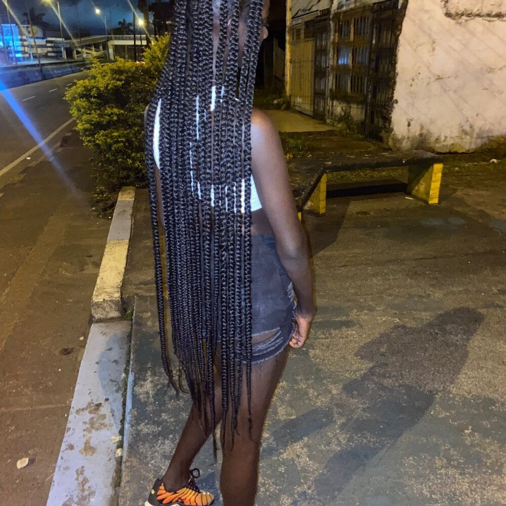 Kimberlyn_Black Chatroom