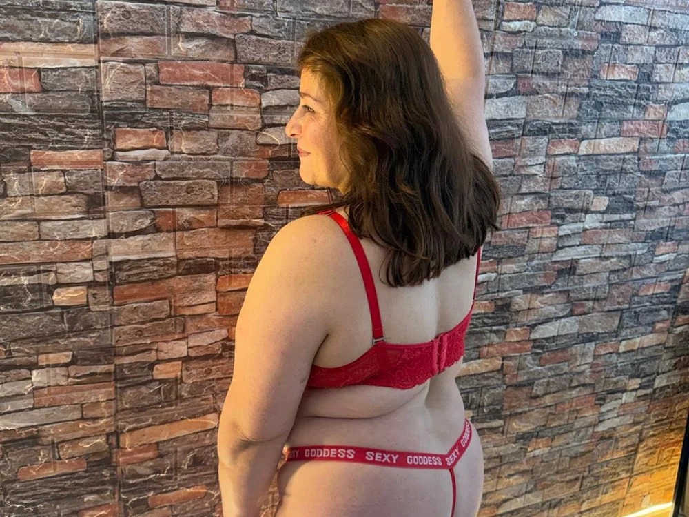 LUISA--30 Chatroom