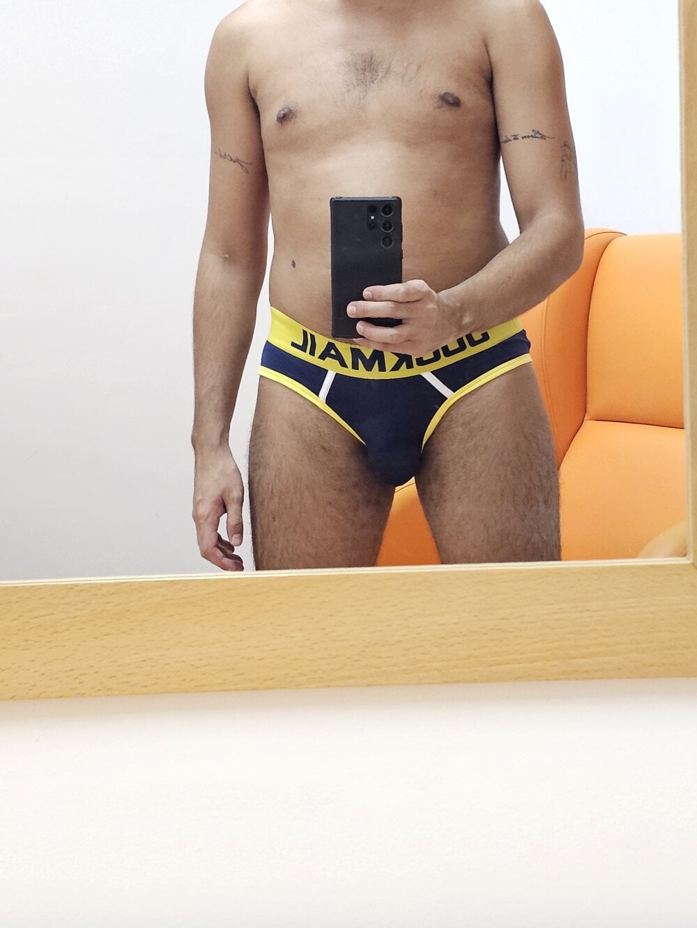 LatinPort93 Chatroom