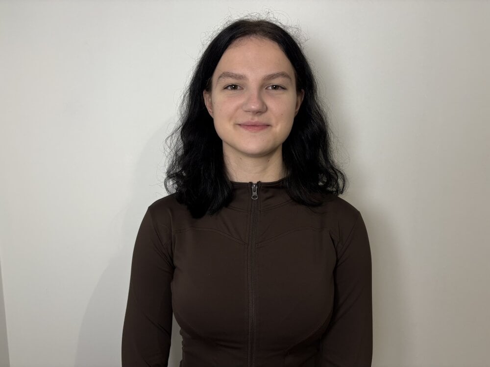 LatinaHuguenin Chatroom