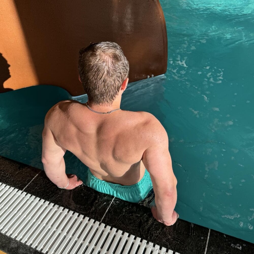 LaughingMonolith7 Chatroom