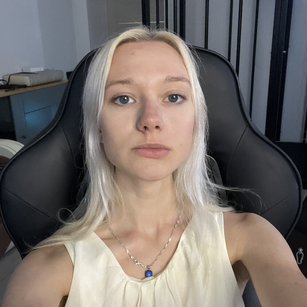 Laura_Chaplin Chatroom