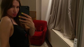 Laura_pinky