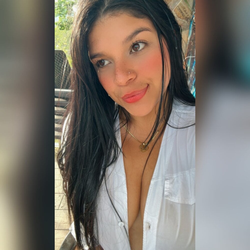 Layla-daring Chatroom