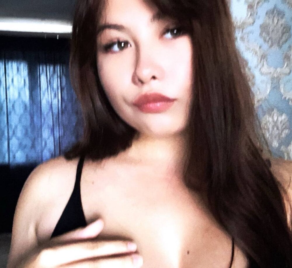 LeliaPeeler Chatroom