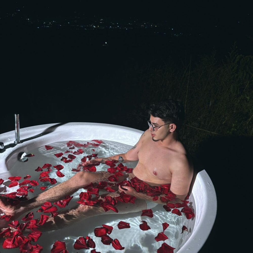 Leo_Valmore Chatroom