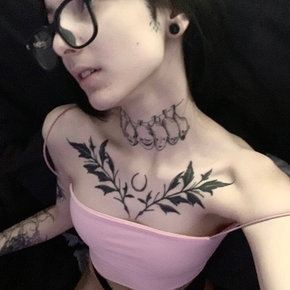 LeonaHinnes Chatroom