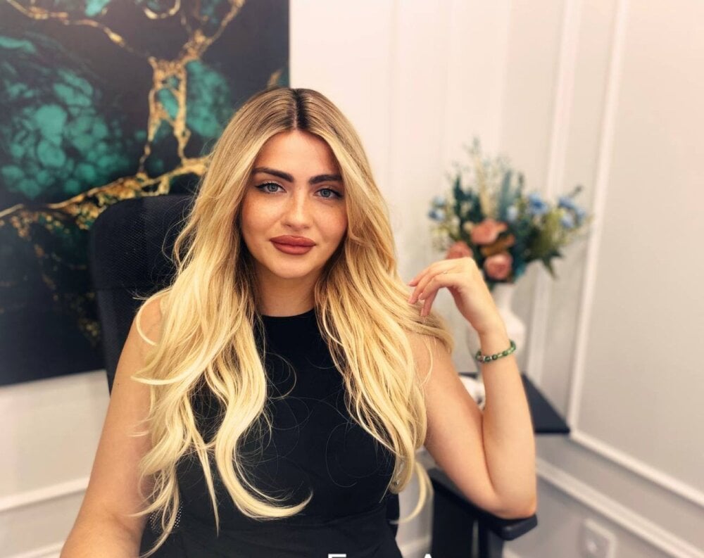 LeslieMineg Chatroom