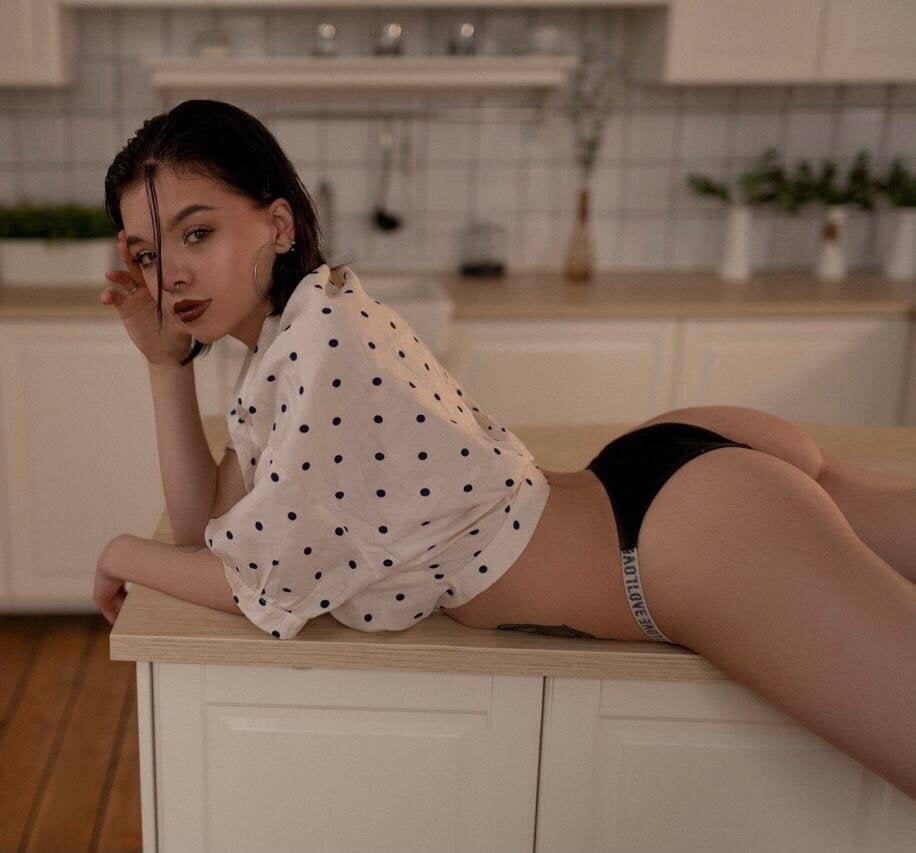Lesya_Flin Chatroom