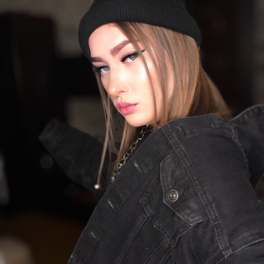 LisaSquirtfist Chatroom