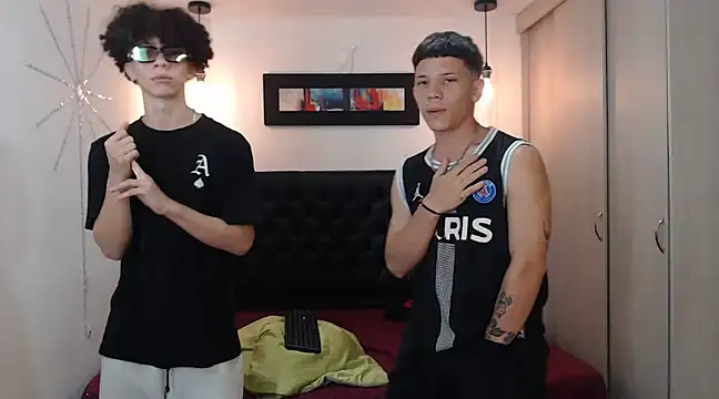 LittleWhiteBoys Chatroom