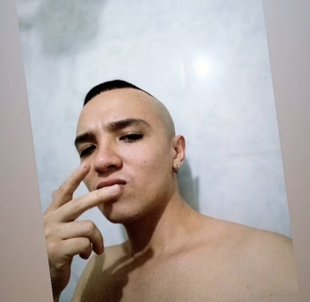 Little_eevil Chatroom