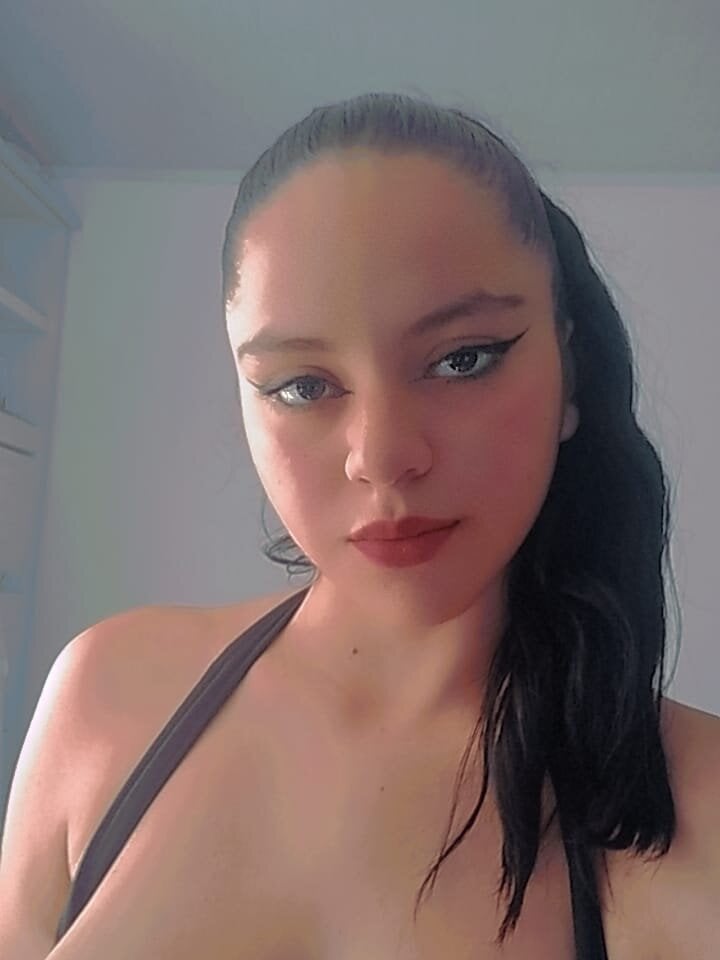 Lizz_Gomez Chatroom