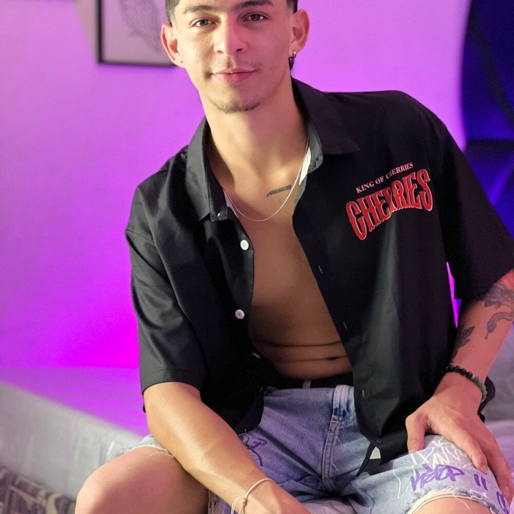 Logan_Woods Chatroom