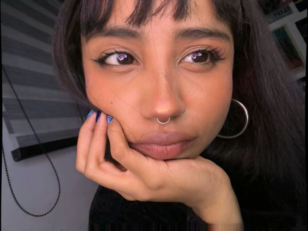 Lola_Purple Chatroom