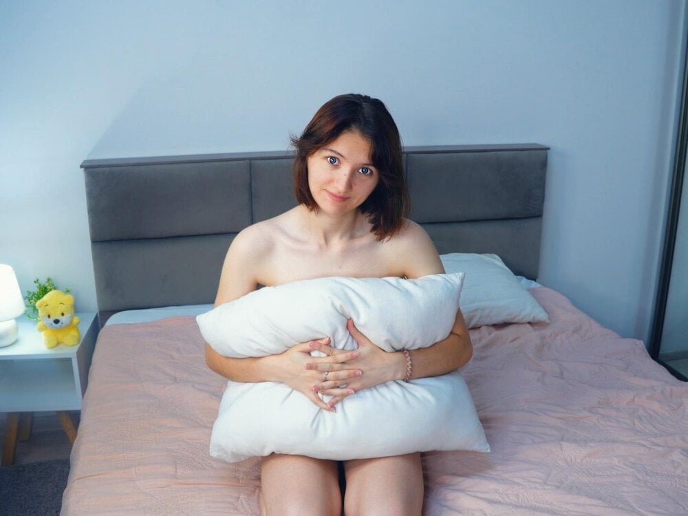 LorrieDegonia Chatroom