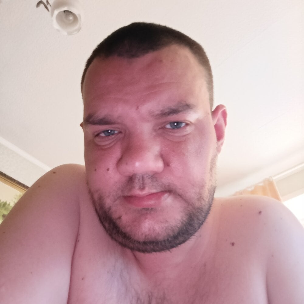 LoveRaider1881 Chatroom