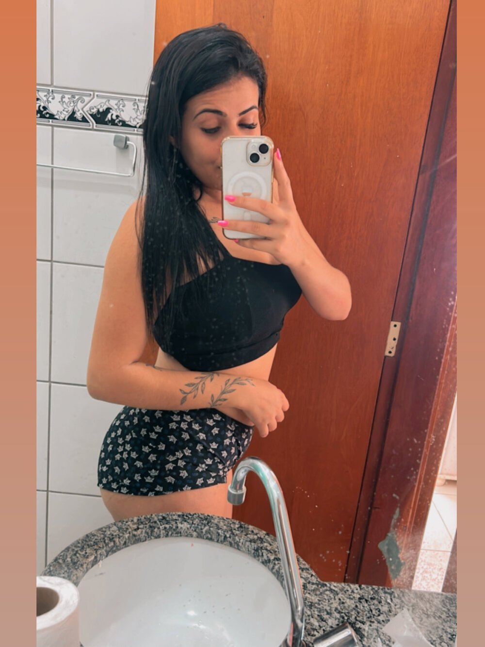 Luanaapertadinha Chatroom