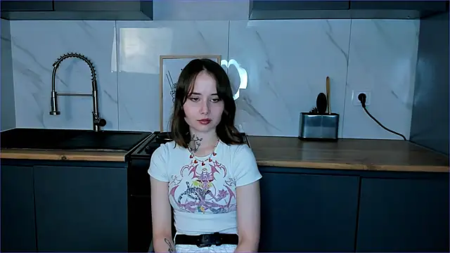 LucettaGlasper Chatroom