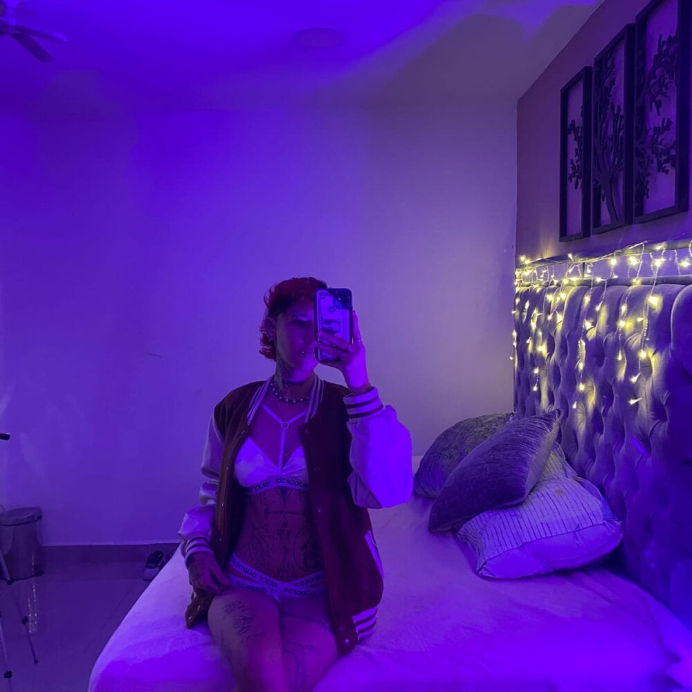 Luci_Rose Chatroom