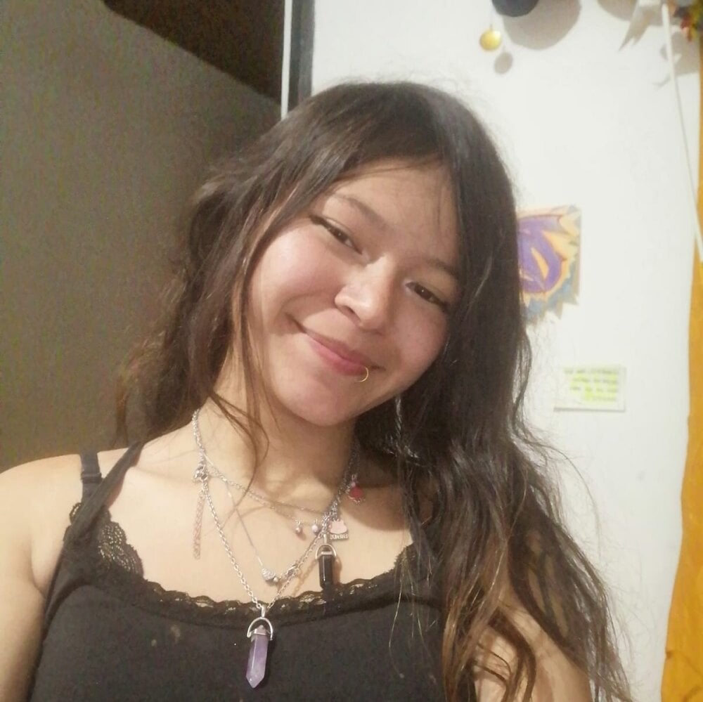Lucia_20x Chatroom