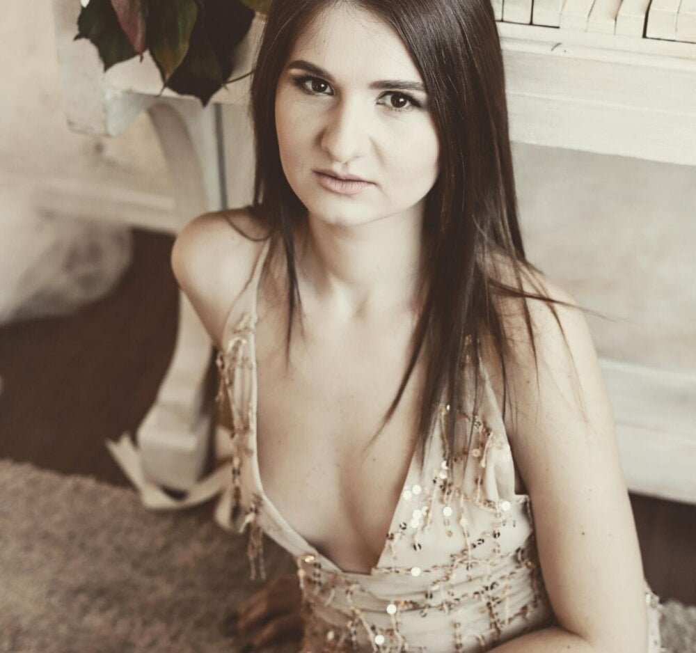 LucilleMira Chatroom