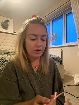 LucyNextDoor_X Chatroom