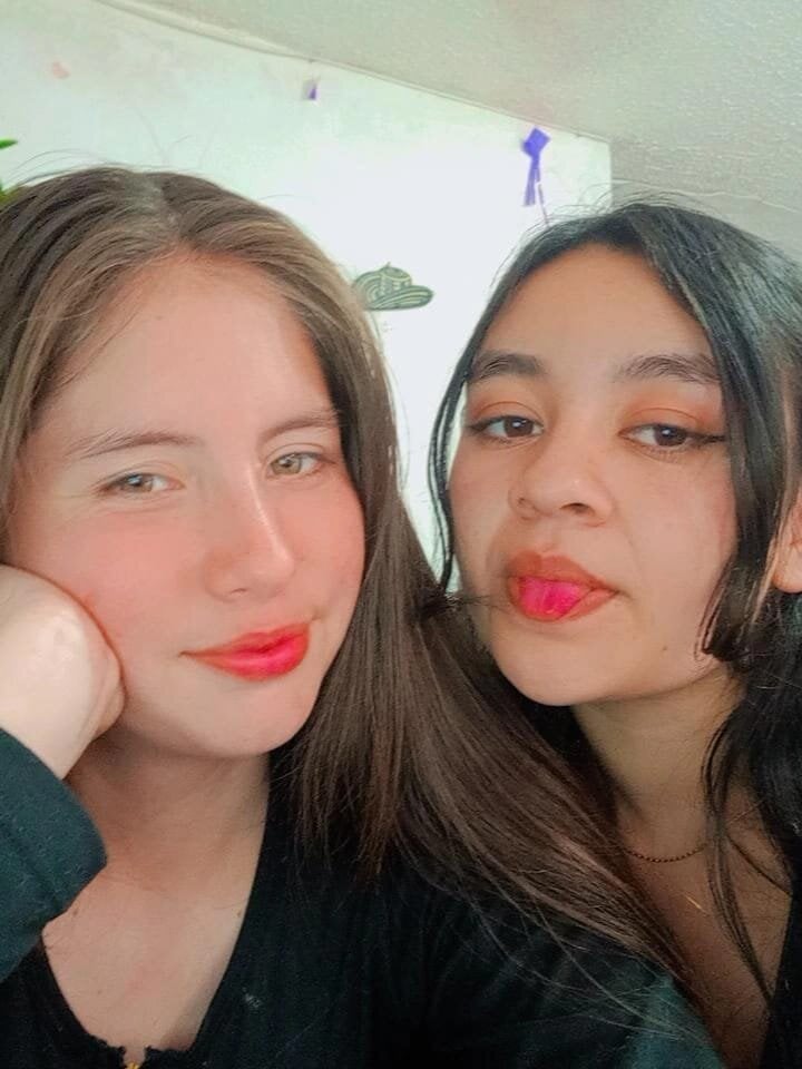 Lucy_and_Karoline Chatroom