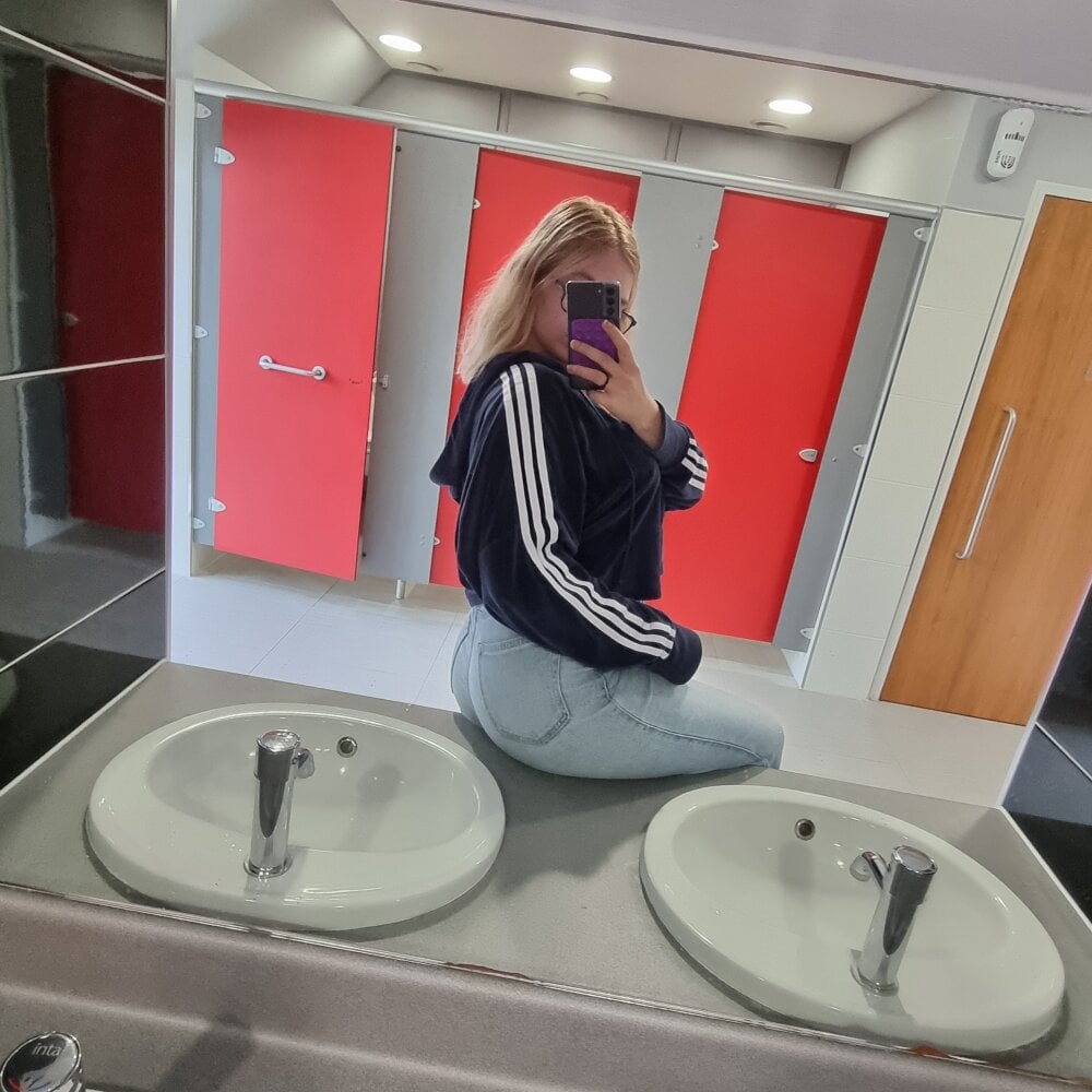 LunaStarBliss Chatroom