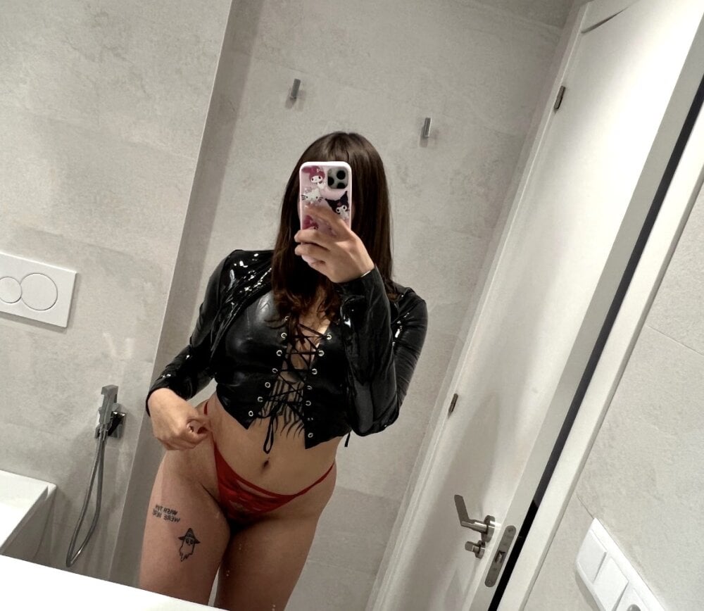 LunnaMonroe Chatroom