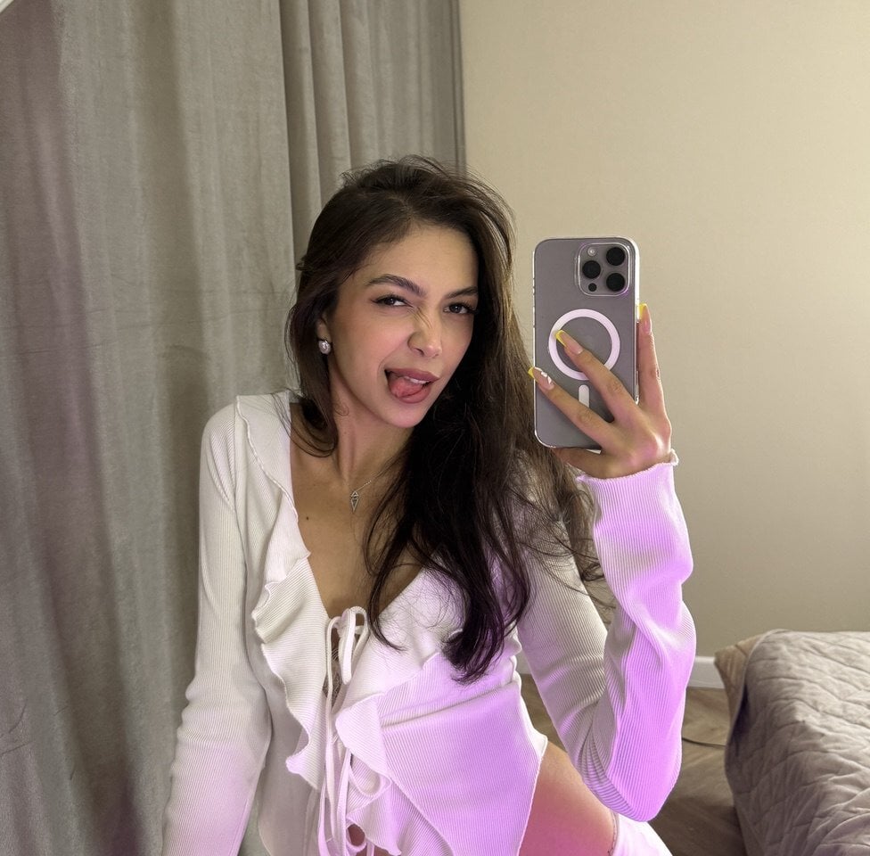 Lustrous_Moon Chatroom