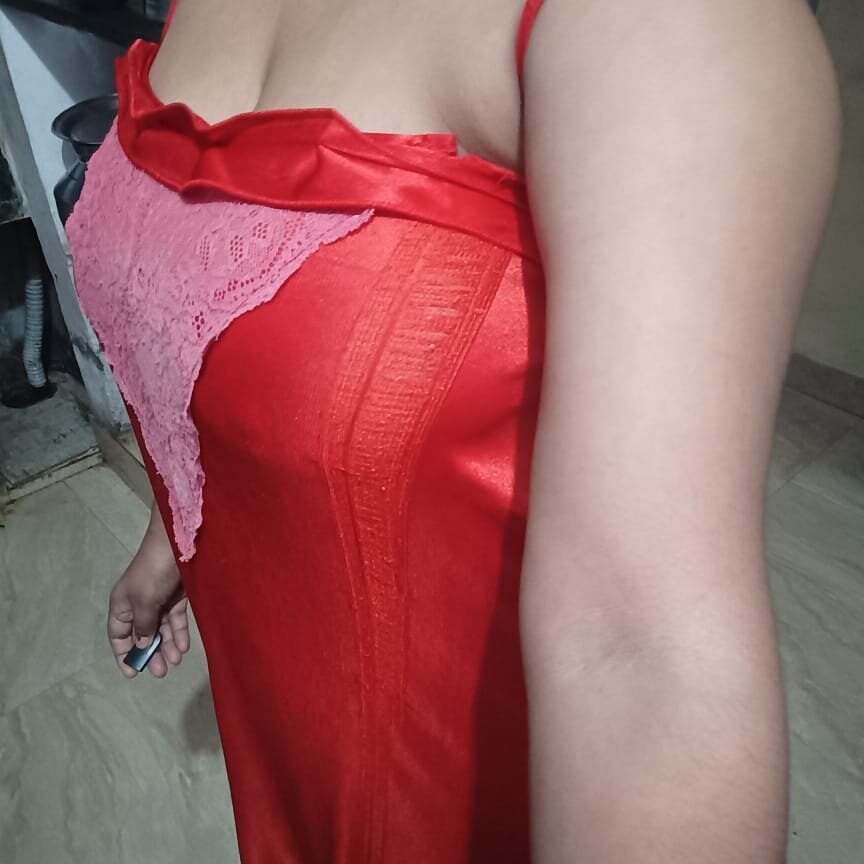 Lusty-radhika Chatroom