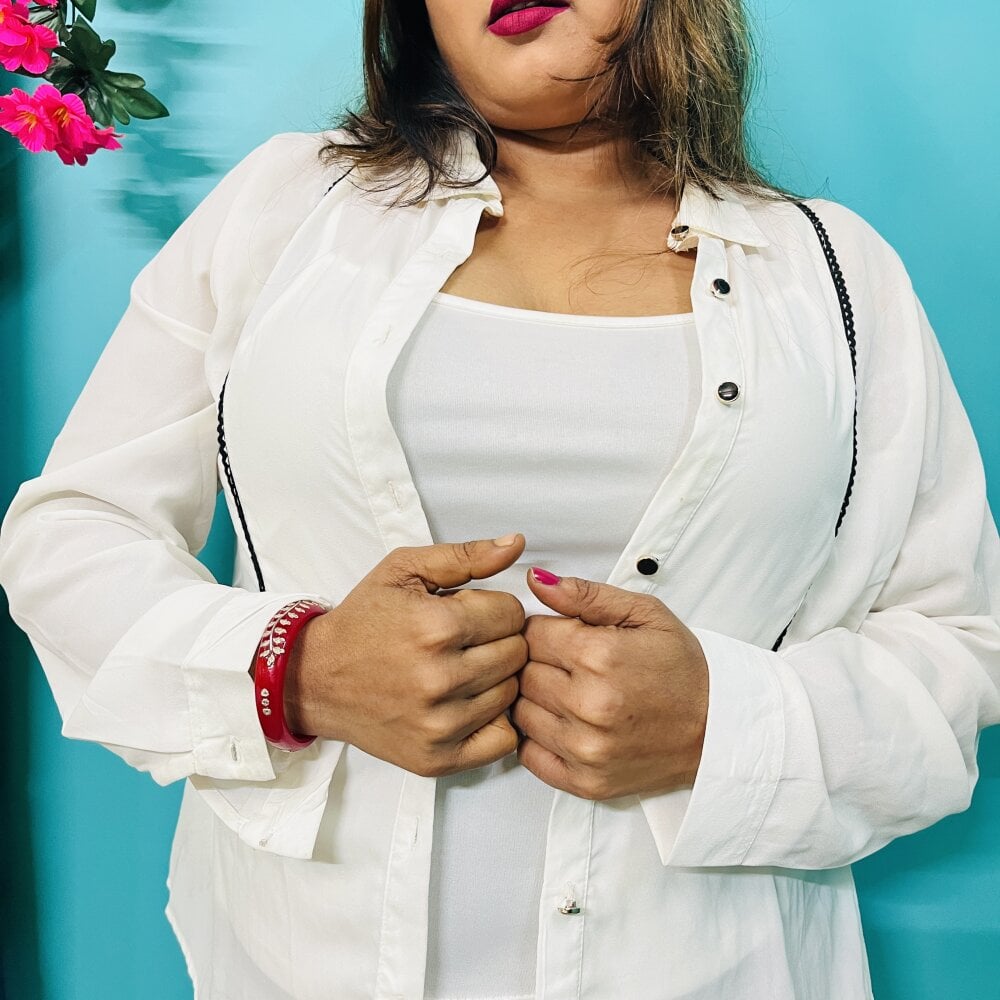 Lusty_Rose01 Chatroom