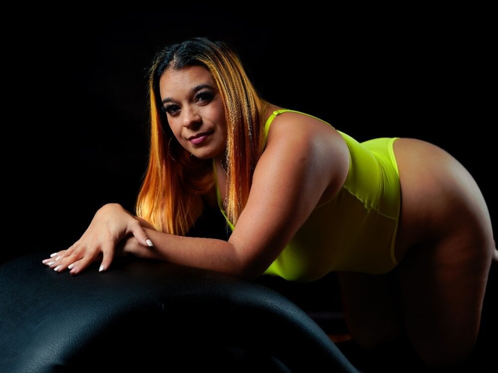 MHONIKBELUCCI Chatroom