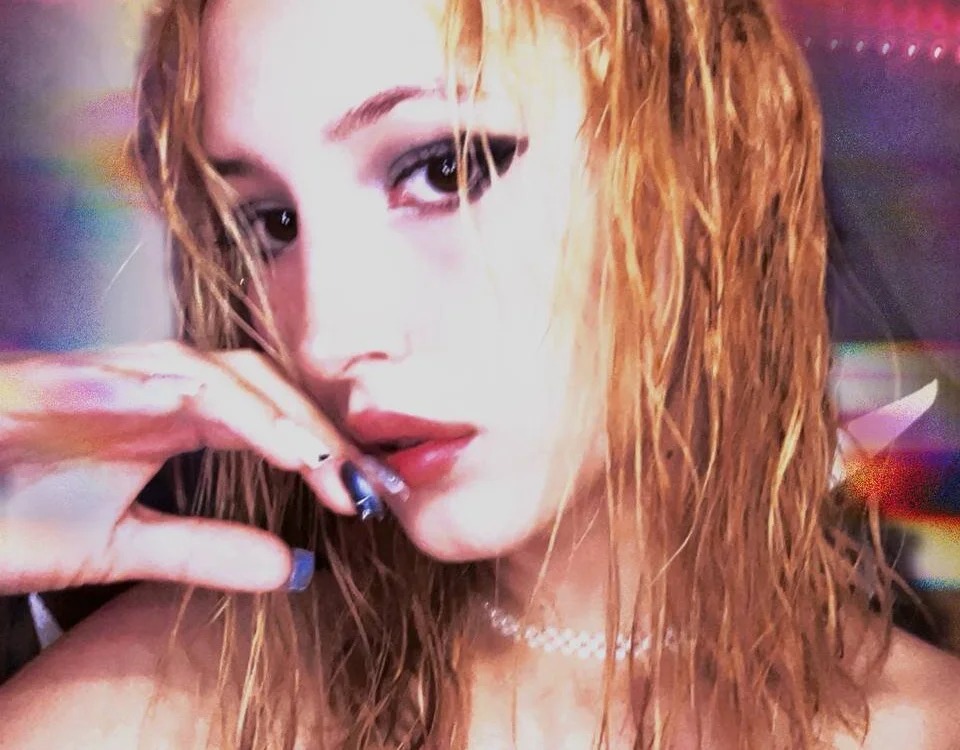 MONELLEE Chatroom