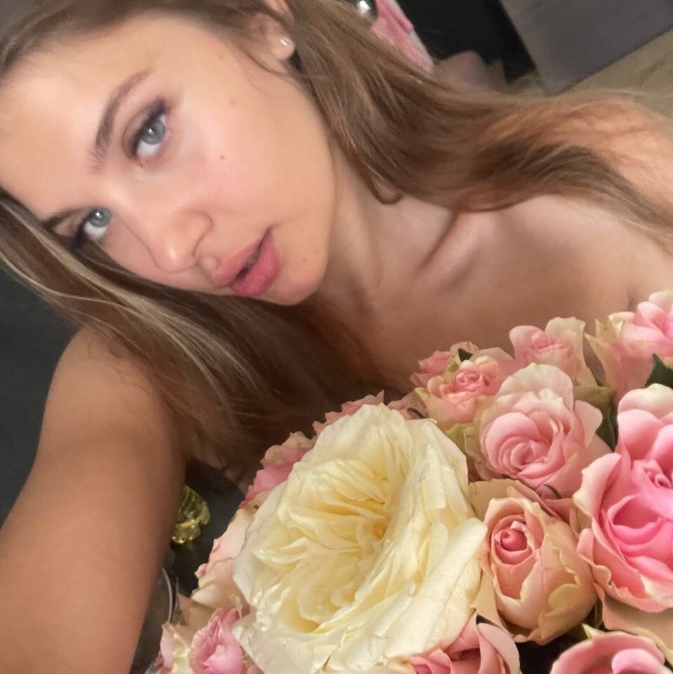 MariDelacure Chatroom