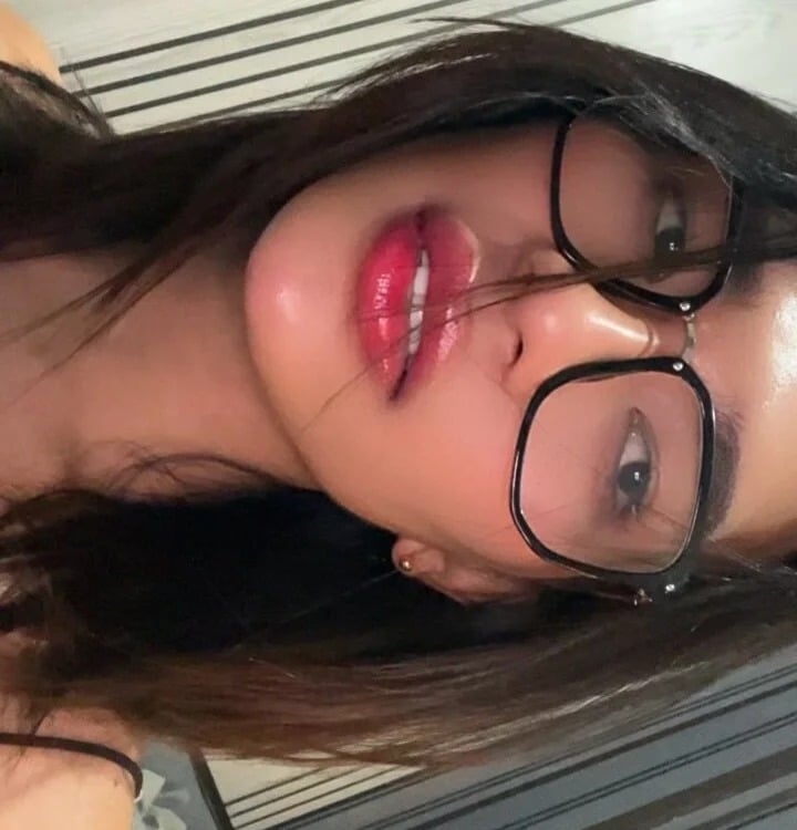 Maria_Manika Chatroom