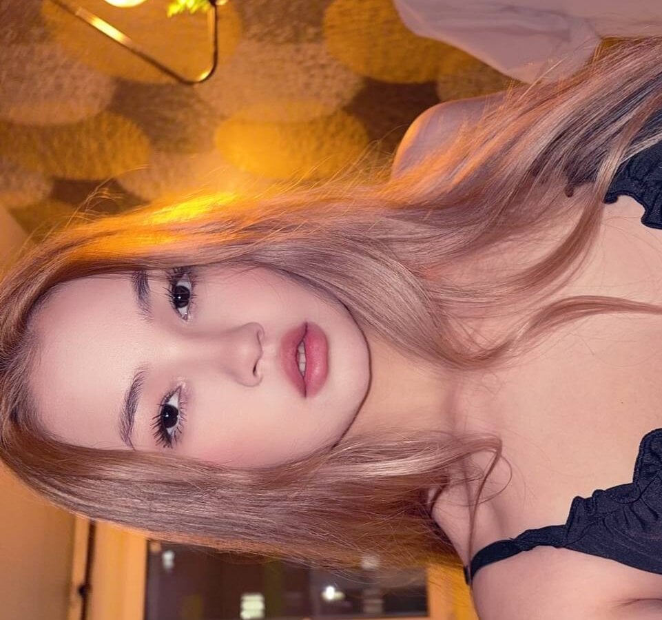 MerandaBlosom Chatroom