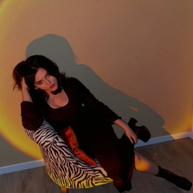 MerlynDinovo Chatroom