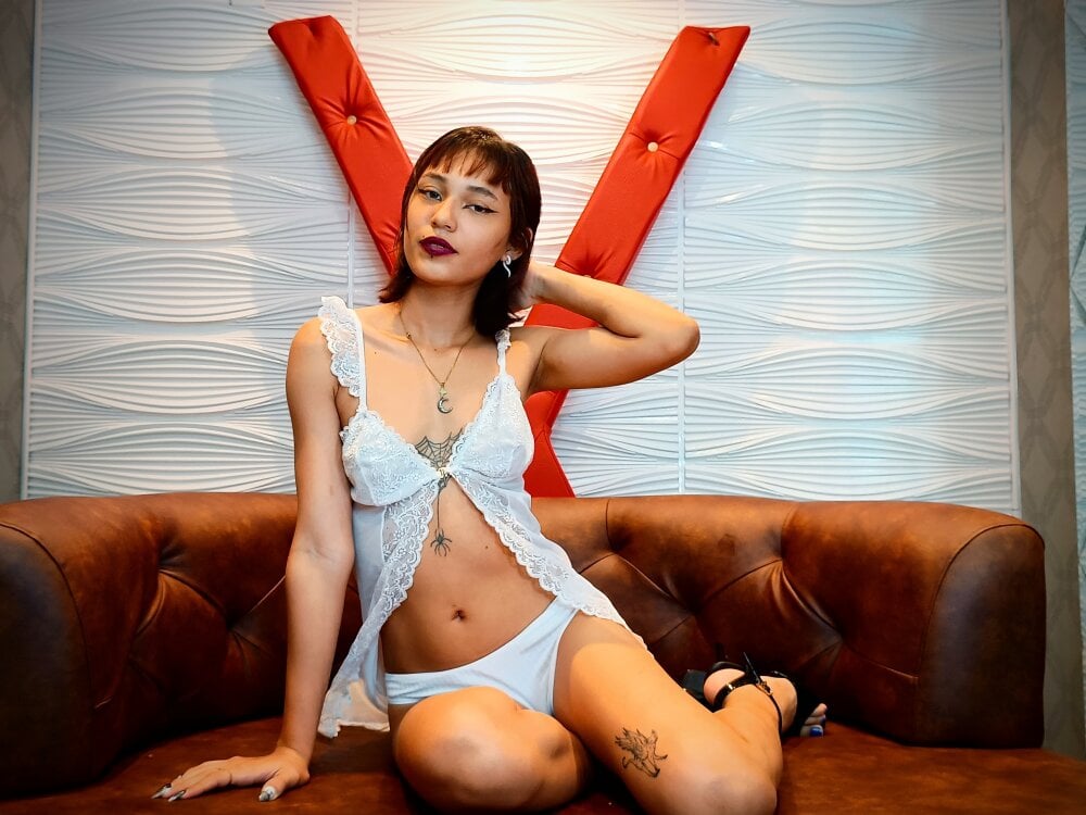 MiaGiordano Chatroom